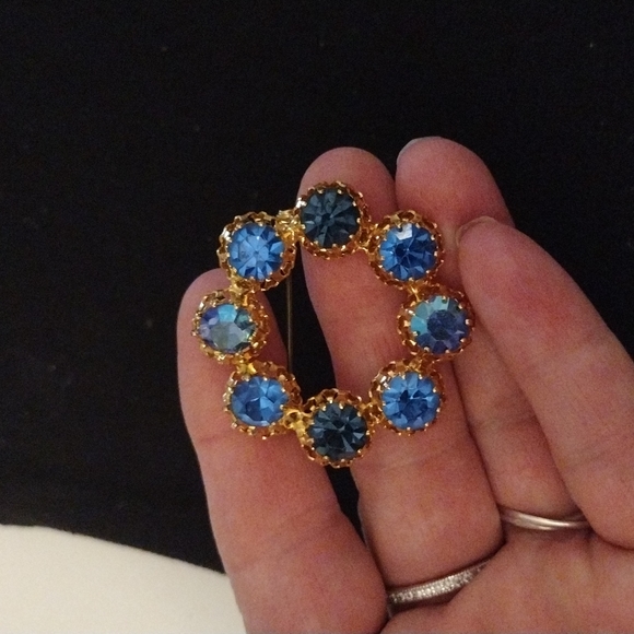 Vintage  Blue Rhinestone Gold Tone Brooch - Picture 2 of 4